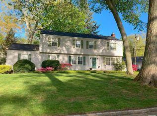 4 Heritage Ct, Cold Spring Harbor, NY 11724