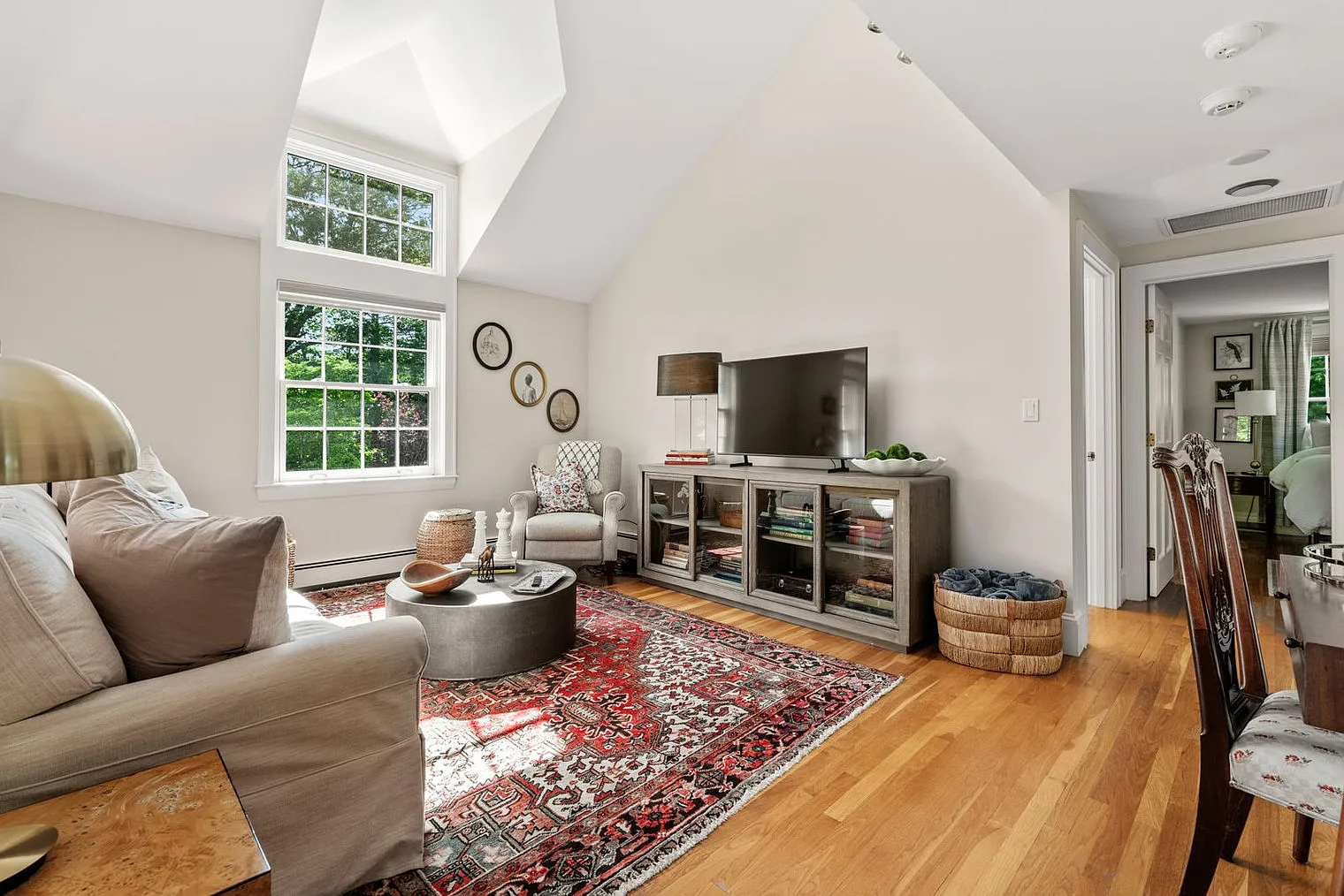8 bed, 5.0 bath, 8212 sqft, $32,032 — Photo 2