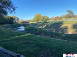 8411 Hamilton St, Omaha, NE 68114