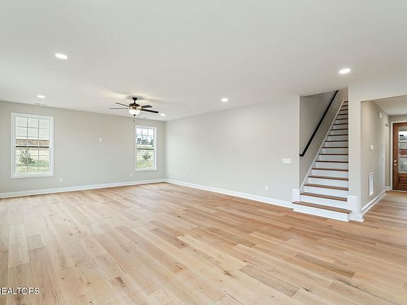4th image of 6215 Mountain Rise Dr