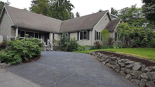 Front House (w/ circular dr)