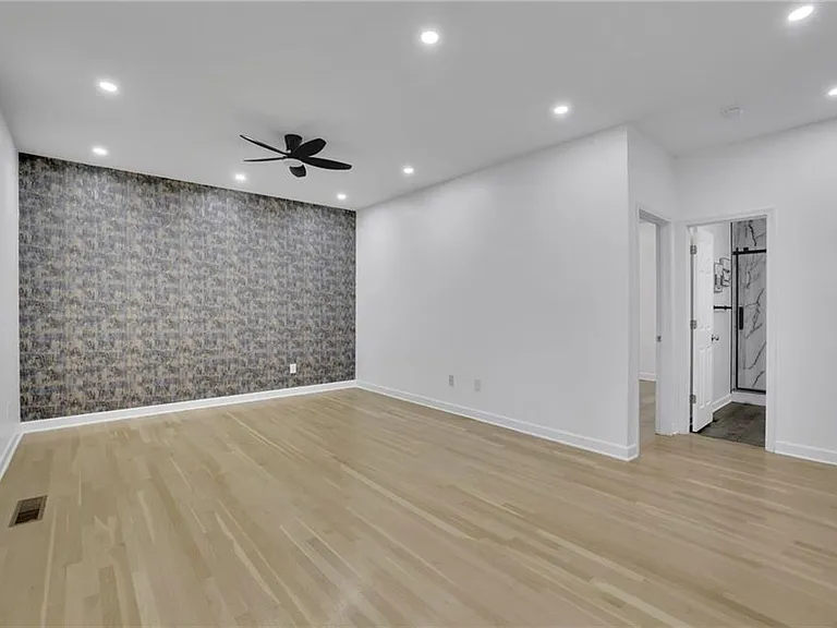 902 Whistler Ln — Photo 9