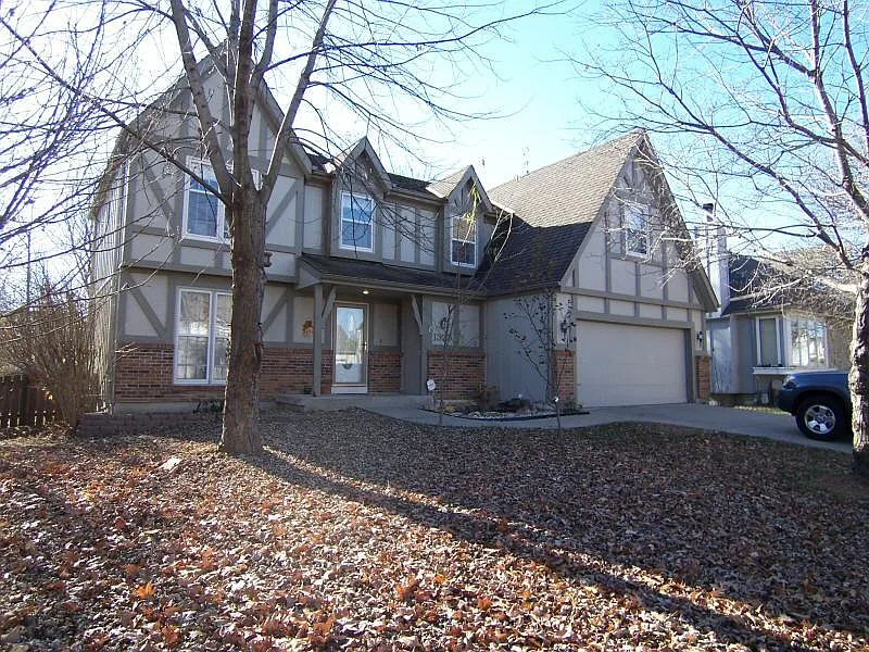 5 bed, 3.5 bath, 2800 sqft, $2,695 — Photo 1
