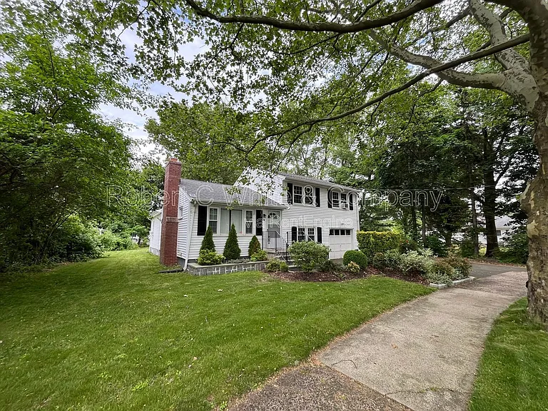 29 Bowen Rd — Photo 2