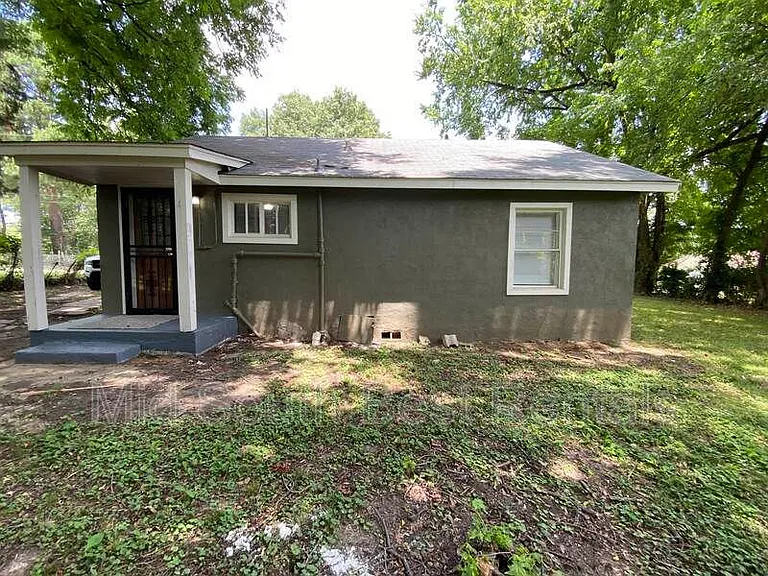 2429 Pecan Cir — Photo 2