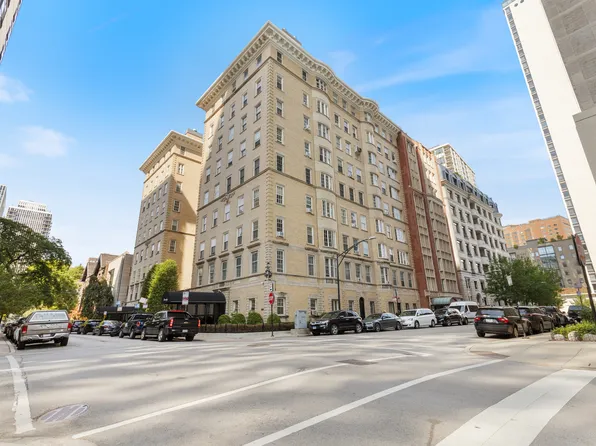 70 E Scott St APT 205, Chicago, IL 60610