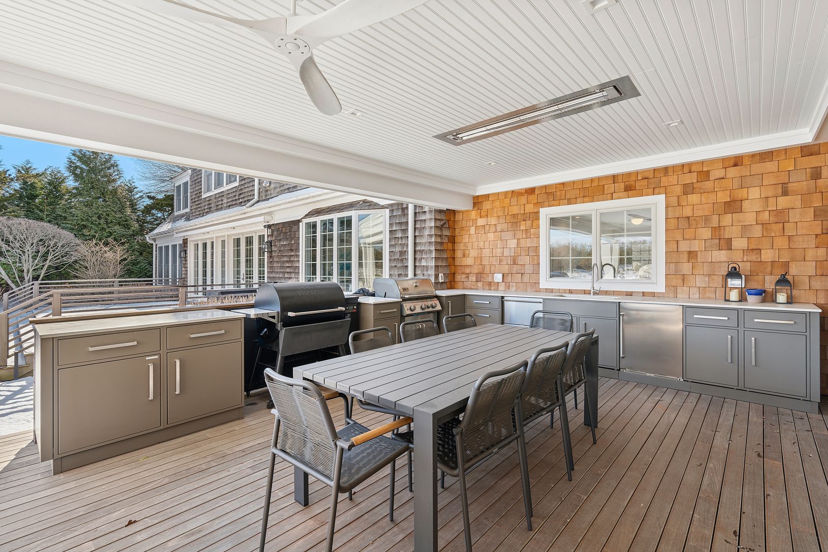  Outdoor Heated Patio and Kitchen