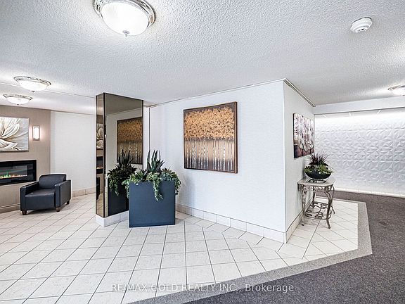 5th image of 18 Knightsbridge Rd #404