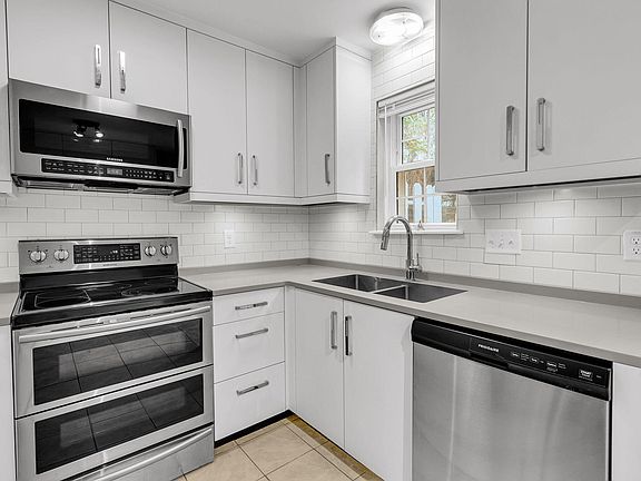 4th image of 21 Rivers Point Row APT 8H
