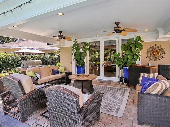 4th image of 4515 W Melrose Ave