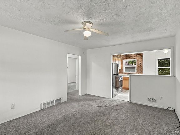 3rd image of 4061 Winifred St