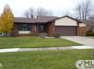 1839 Lakewood Dr, Troy, MI 48083