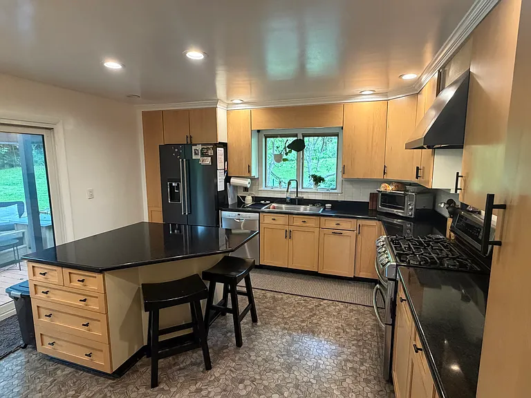 608 Dorseyville Rd — Photo 3