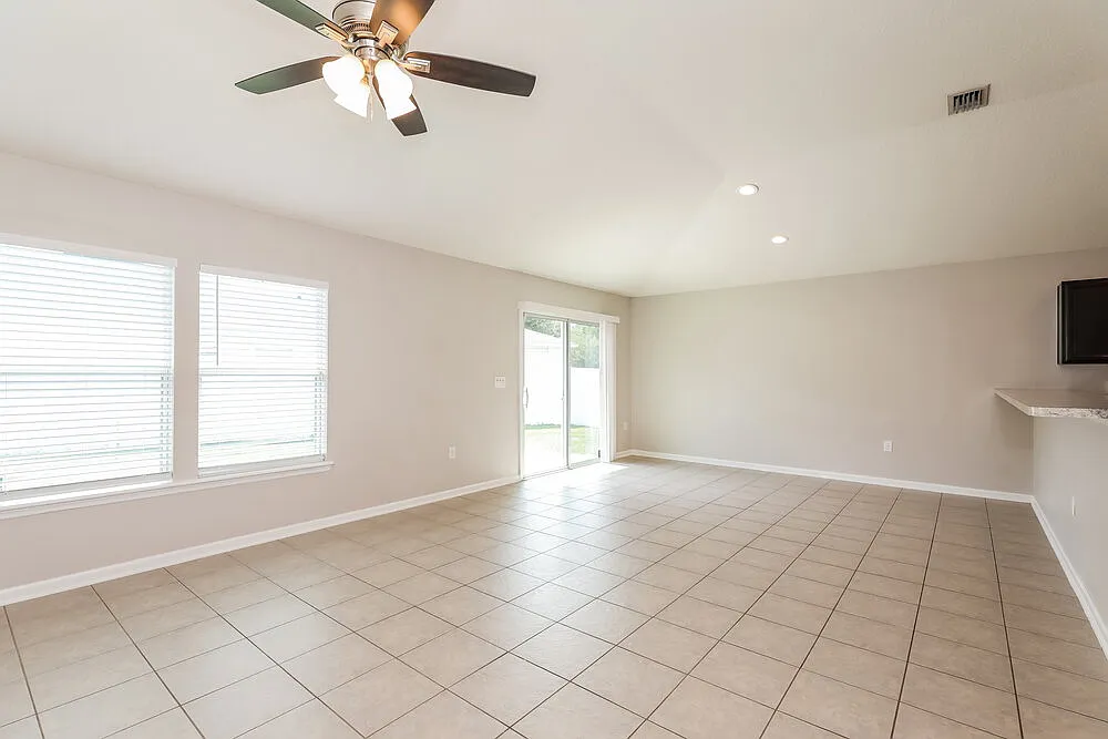 3 bed, 2.0 bath, 1490 sqft, $1,985 — Photo 4