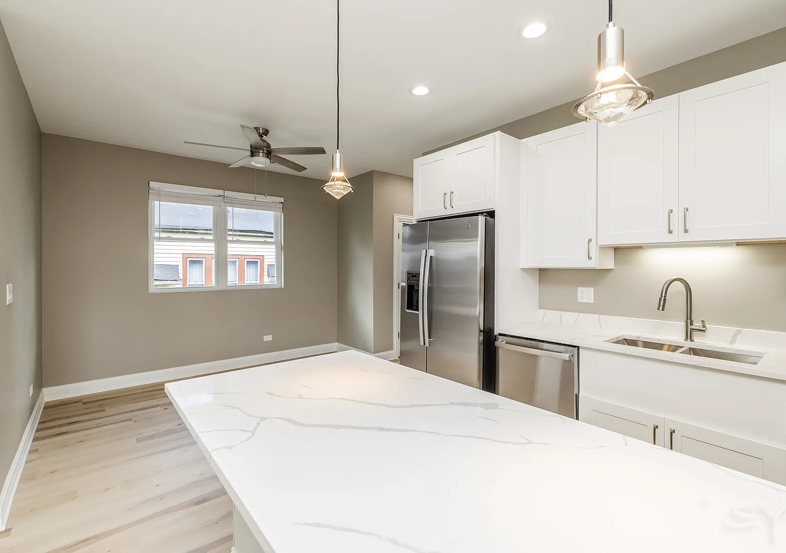2 bed, 1300 sqft, $2,150 — Photo 3
