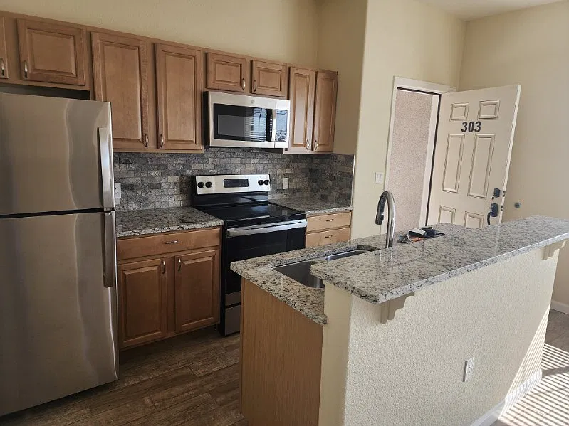 430 W Pikes Peak Ave — Photo 3