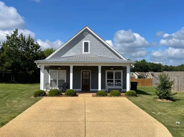 1317 Ashleys Dr, Oxford, MS 38655