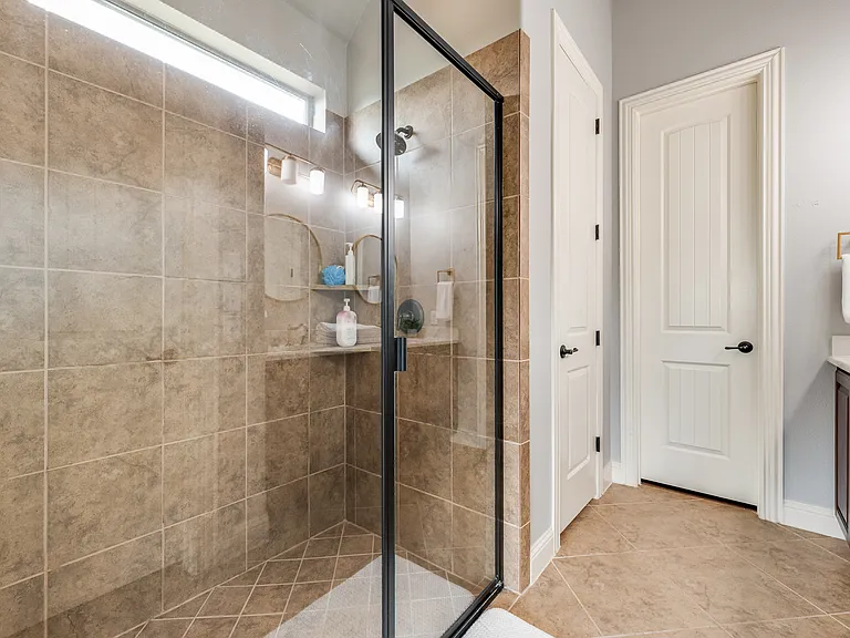 2112 Benjamin Creek Dr — Photo 36