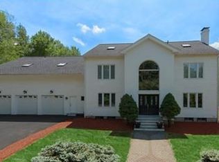 61 Main St, Southborough, MA 01772