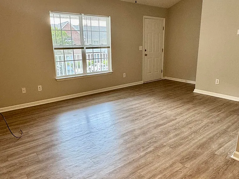 1251 Westpointe Dr #6 — Photo 5