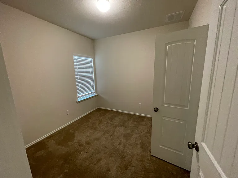 141 Buttercup Bnd — Photo 12
