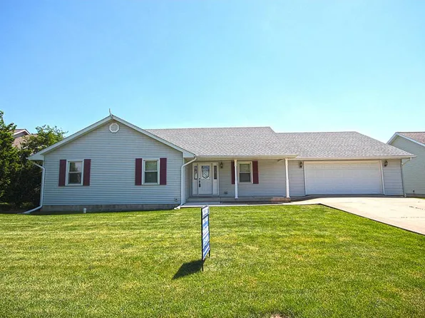 706 W Jackson St, Maroa, IL 61756