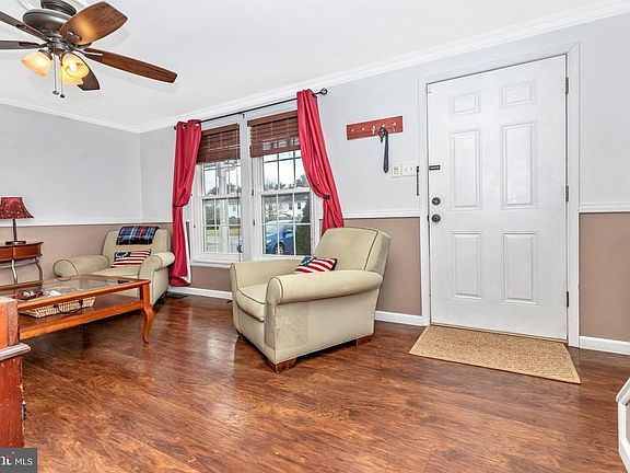 3rd image of 1535 Violet Dr