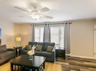 119 W Rockland Rd APT 1B, Libertyville, IL