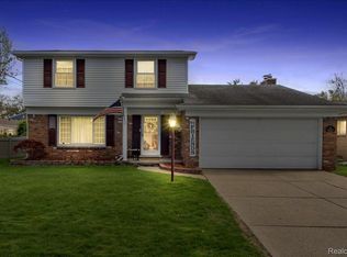 32829 Middleboro St, Livonia, MI 48154