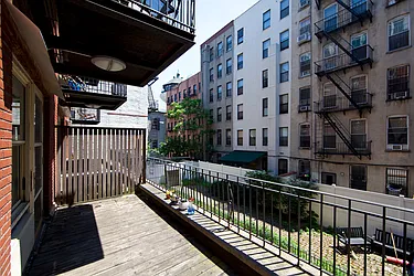 Rented by R New York