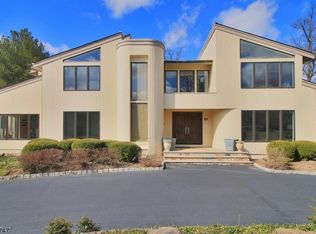29 Sandalwood Dr, Livingston, NJ 07039