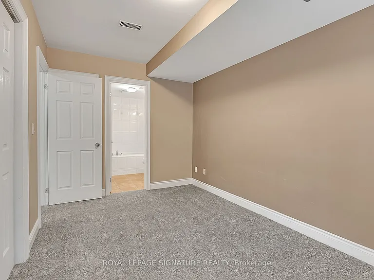 1019A College St — Photo 34