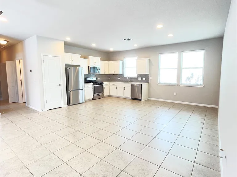 363 Eagle Brook Ln — Photo 6