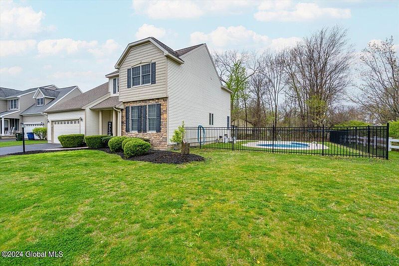 4th image of 2 Hilltop Drive