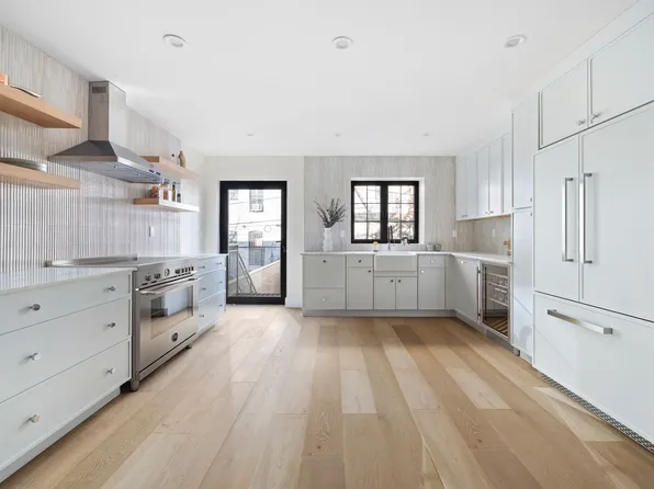 355 Monroe Street image 4 of 18