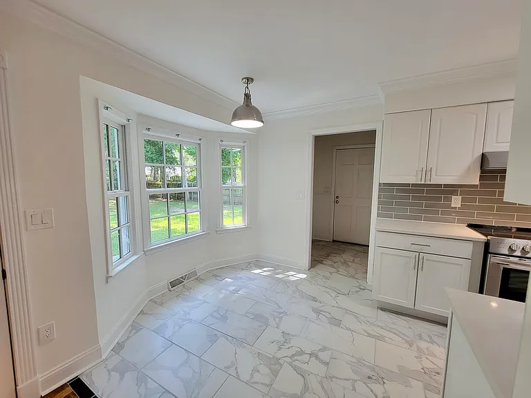 1003 Law Ln — Photo 10