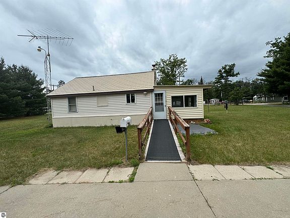 2nd image of 5333 Oaklane Dr