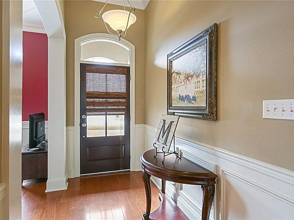 3rd image of 904 Avenue Du Chateau Ave