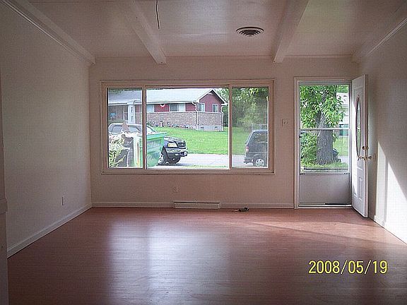 5th image of 2440 Castle Dr