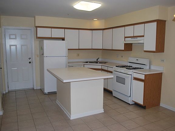 4th image of 1127 Orleans Dr #1127