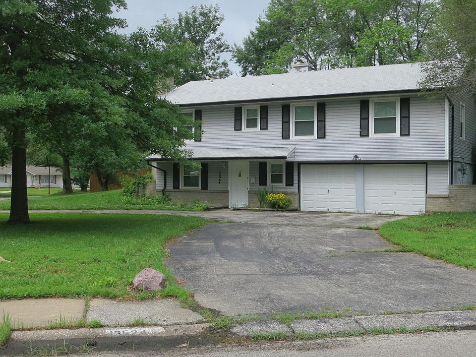 Circle driveway