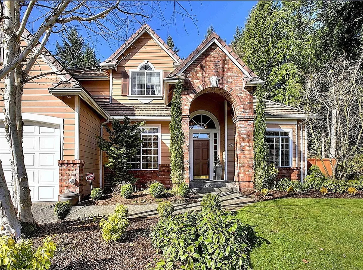 Spacious Living in a Gated Gig Harbor Community — Photo 3