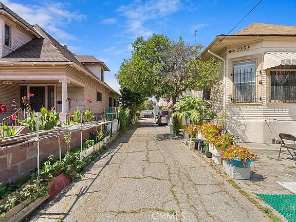 4th image of 2333 Eastlake Ave
