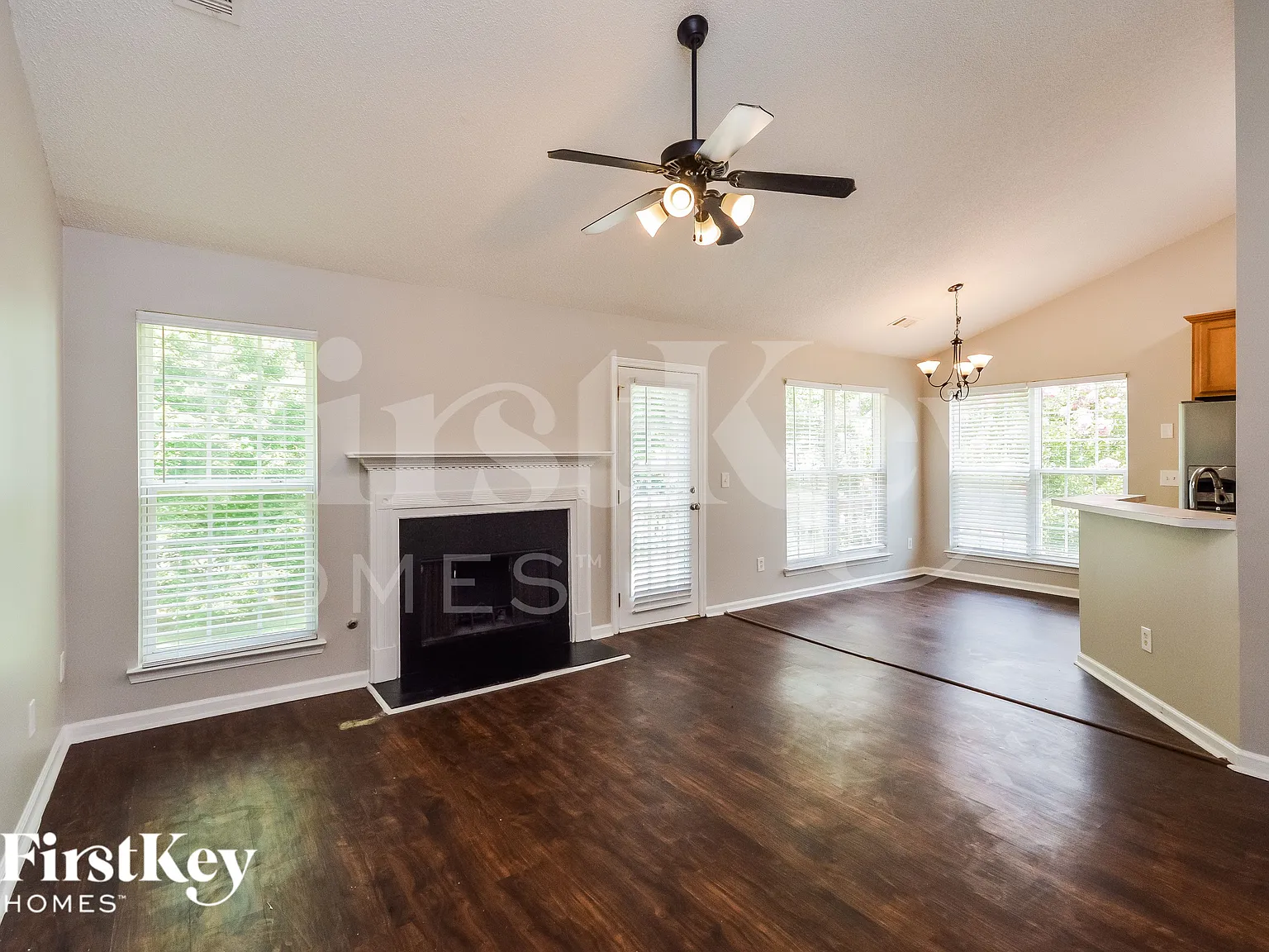 3 bed, 2.5 bath, 2262 sqft, $2,185 — Photo 2