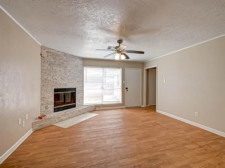 4739 Parkland St — Photo 10