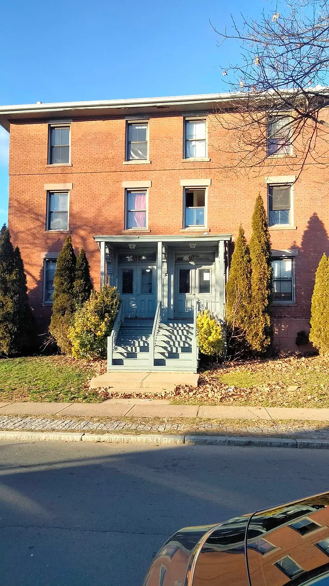 Building Photo - 52 Alden St #202