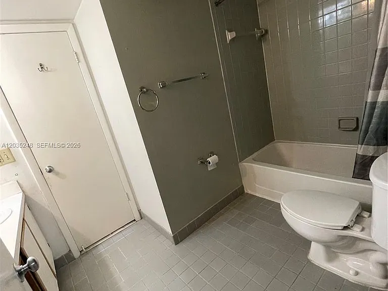 2820 N Oakland Forest Dr #210 — Photo 5