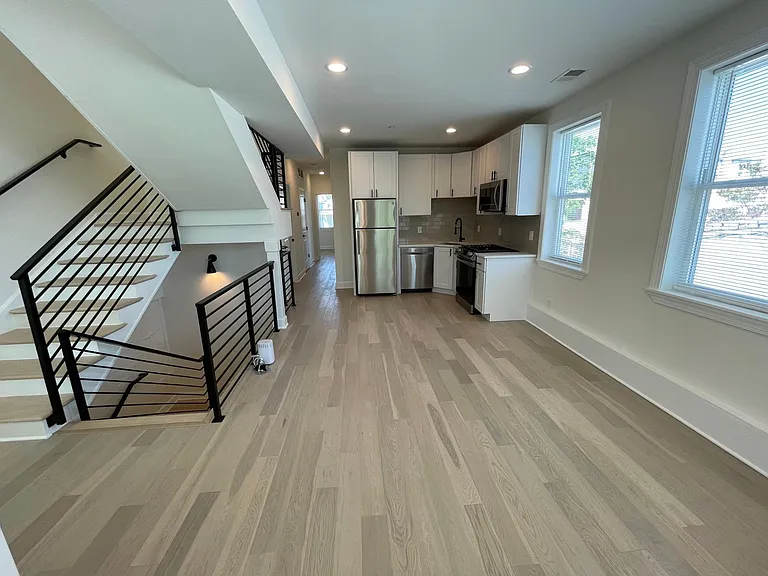75 Florida Ave NW #4 — Photo 4