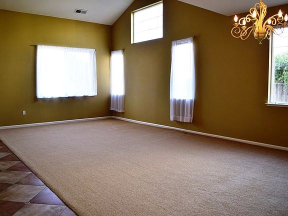 4th image of 817 Meadow West Ct