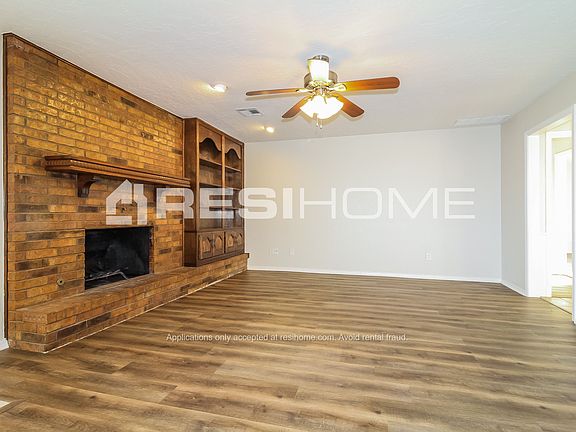 3rd image of 11413 Mackel Dr